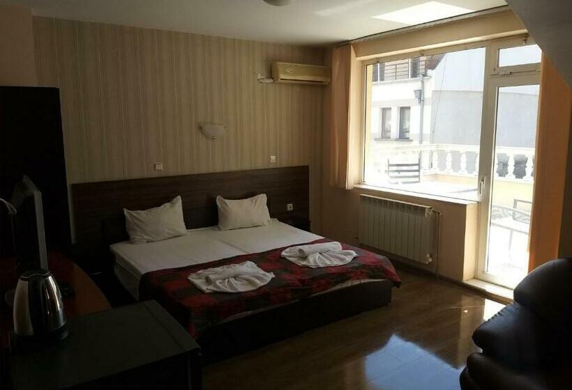 小型豪华套房, Bon Bon