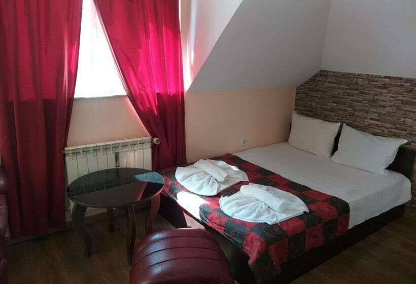 小型豪华套房, Bon Bon