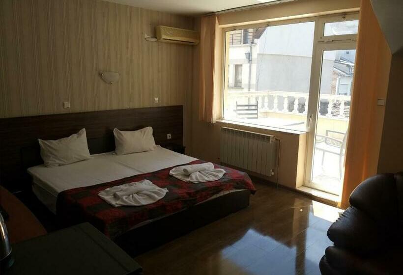 小型豪华套房, Bon Bon