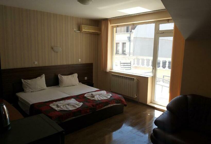 小型豪华套房, Bon Bon