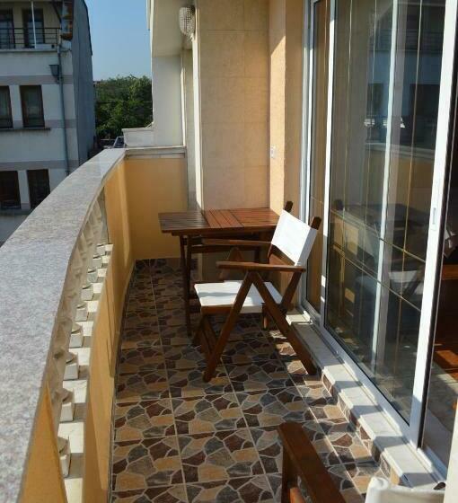 小型豪华套房, Bon Bon