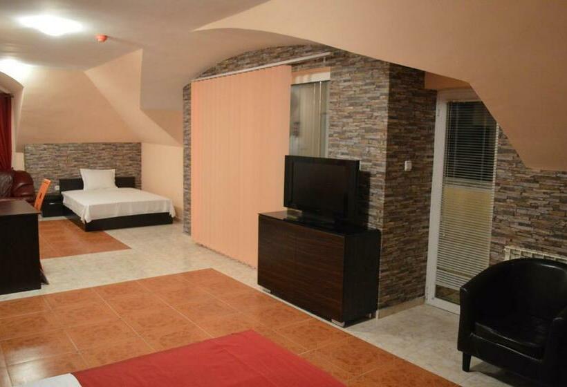 小型豪华套房, Bon Bon