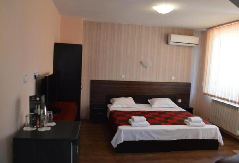 小型豪华套房, Bon Bon