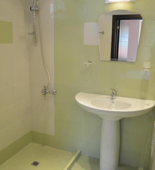 小型豪华套房, Bon Bon