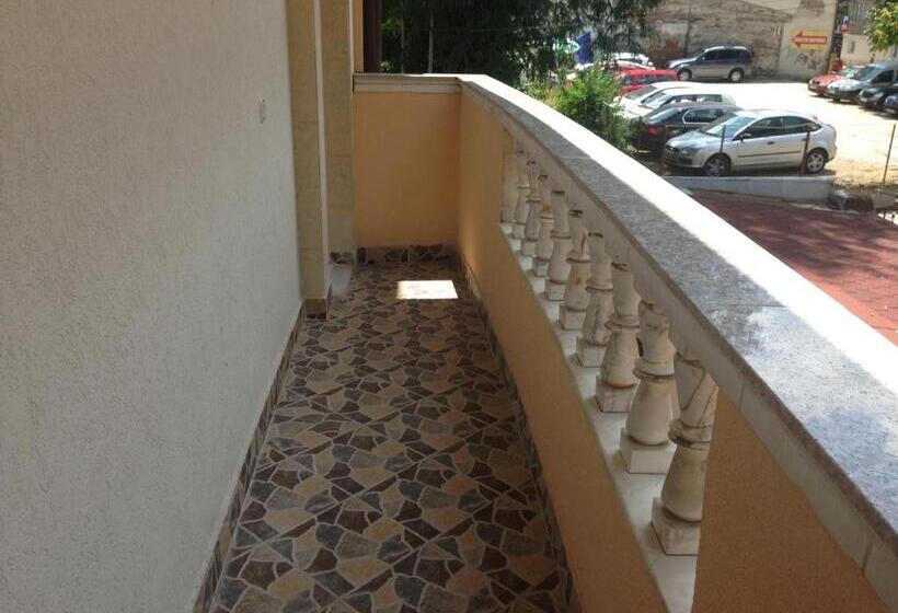 带阳台的标准单人间, Bon Bon