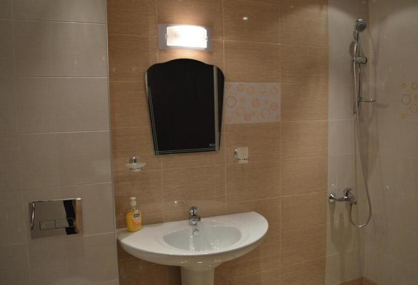 小型套房带阳台, Bon Bon