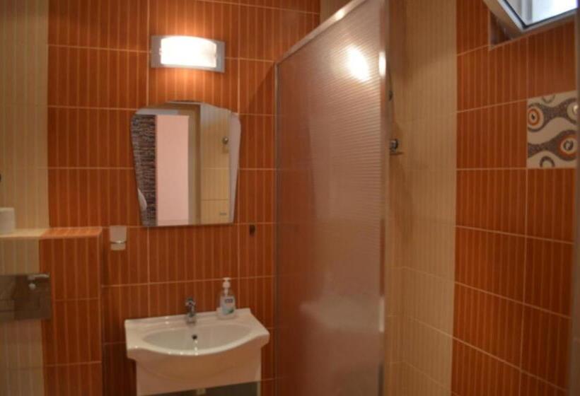 小型套房带阳台, Bon Bon