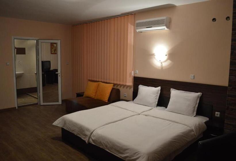 小型套房带阳台, Bon Bon