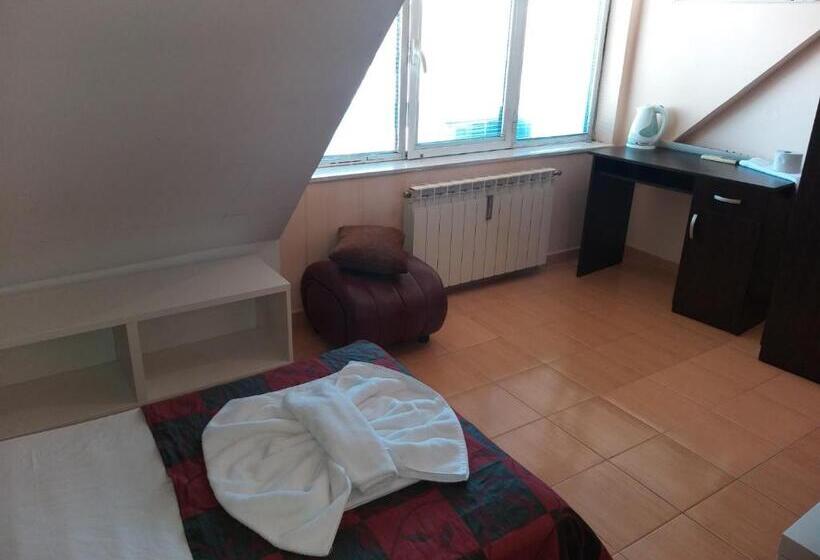 标准单人间共用浴室, Bon Bon