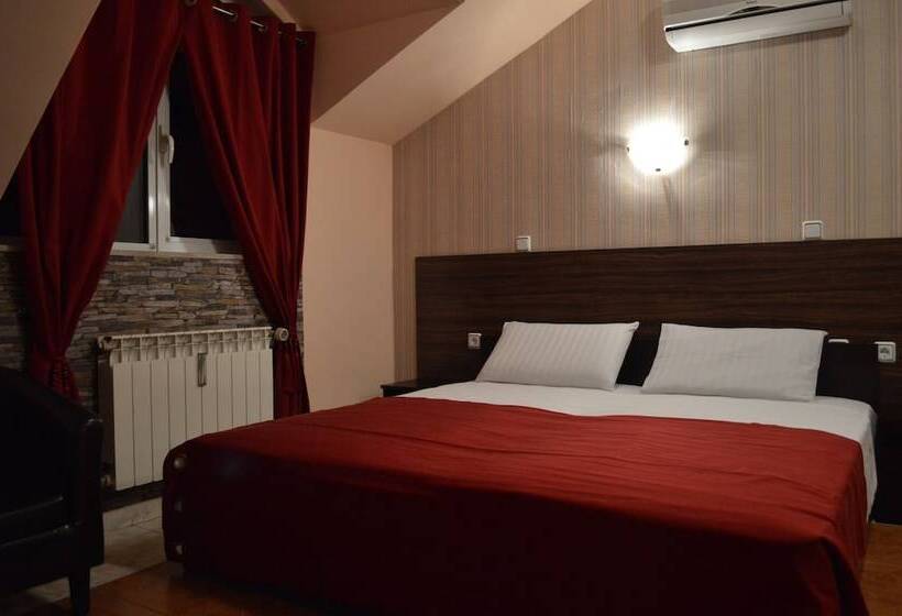 小型豪华套房, Bon Bon