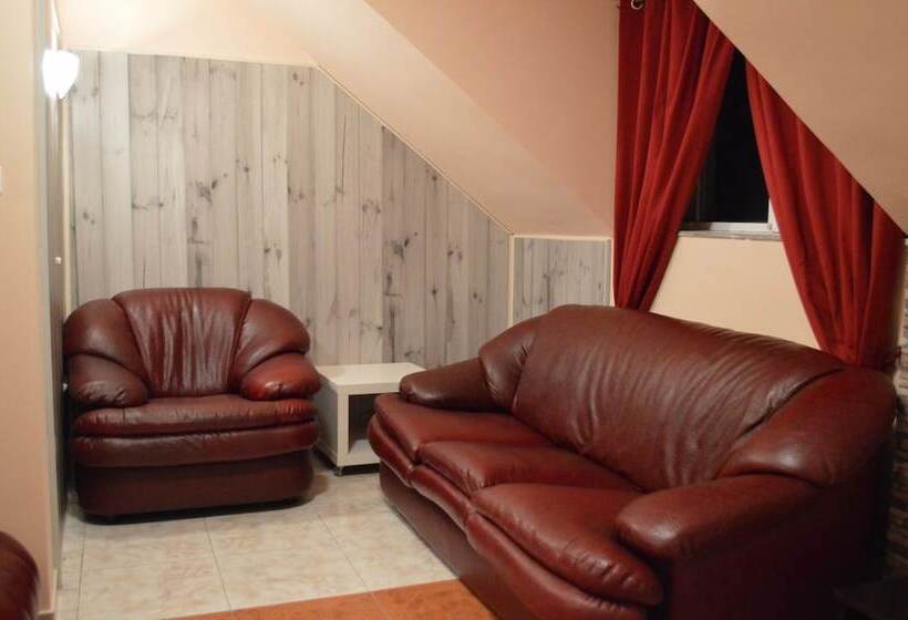 小型豪华套房, Bon Bon