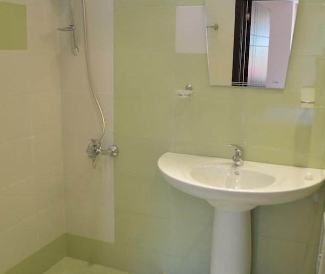 小型套房带阳台, Bon Bon