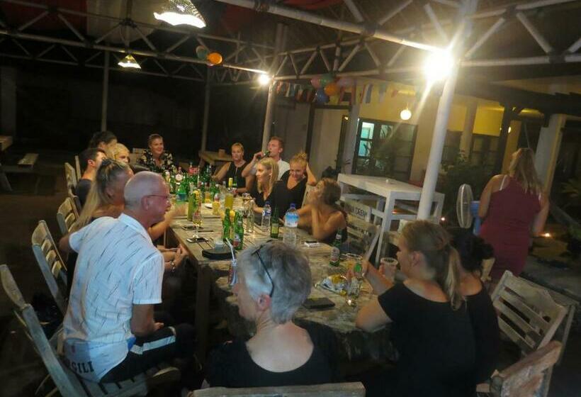 غرفة ديلوكس, Casus Dream