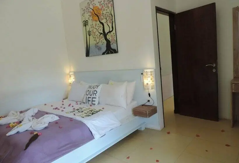 Villa 2 Makuuhuonetta, Casus Dream
