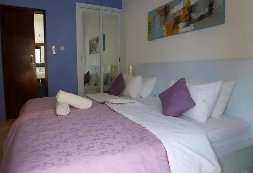 Villa 2 Makuuhuonetta, Casus Dream