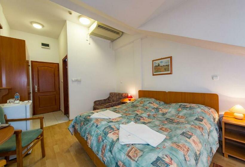 스탠다드 룸, Forrás Zalakaros