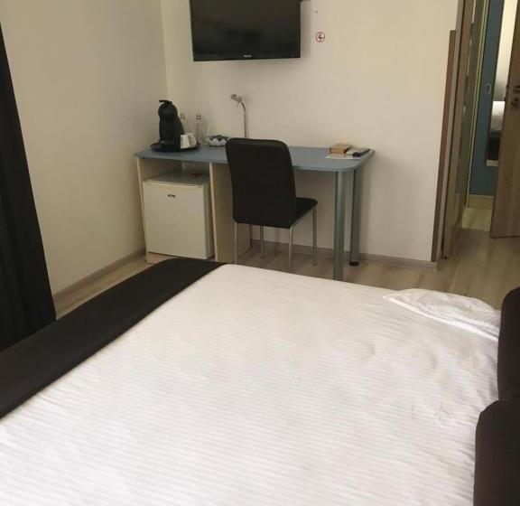 غرفة قياسية سرير كينج, Gabrisa