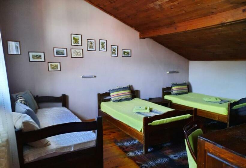 Номер Стандарт Трехместный, семеен хотел ресторант маламовата къща