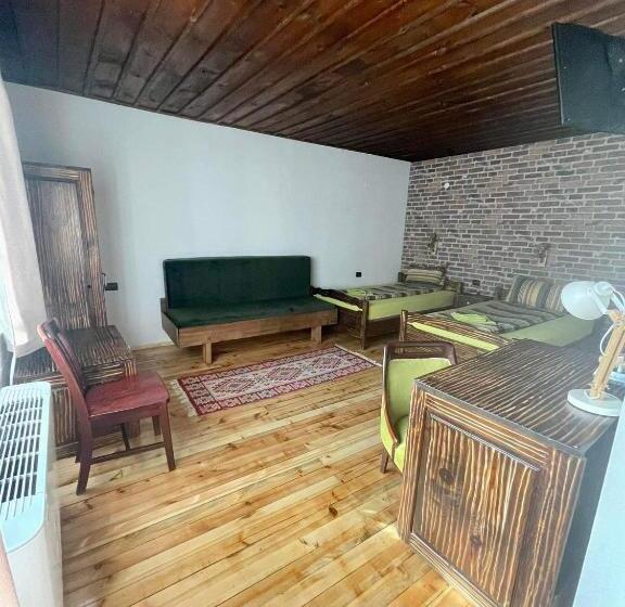 Quarto Triplo Estandar, семеен хотел ресторант маламовата къща