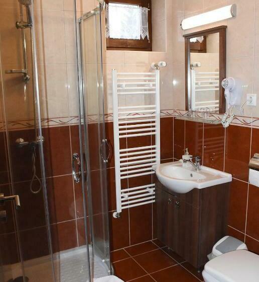 غرفة سوبيريور, Meggyes