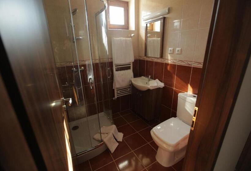 غرفة قياسية فردية, Meggyes