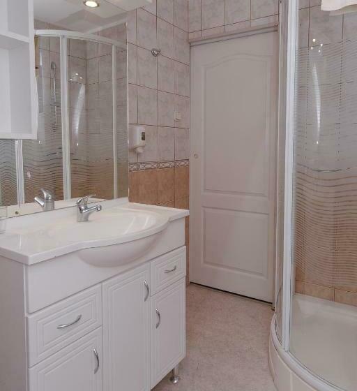 标准间, Oazis Panzió