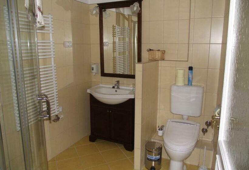 标准间, Oazis Panzió