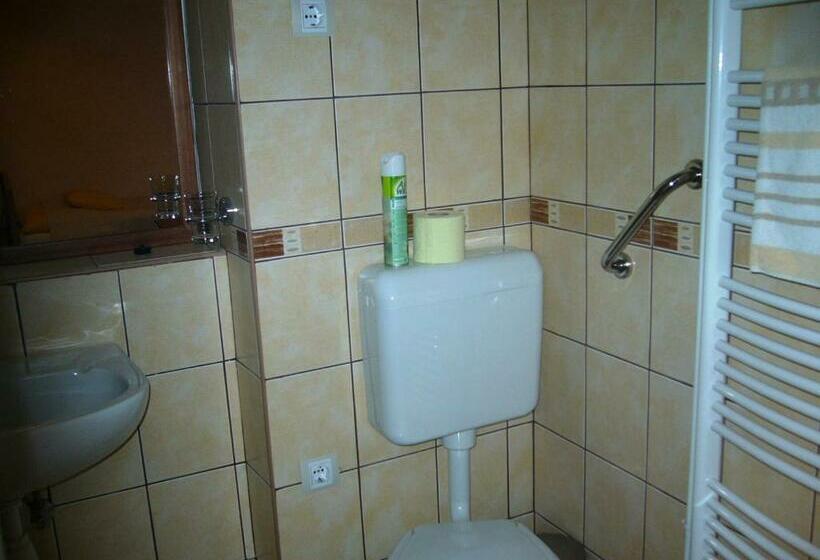 标准间, Oazis Panzió