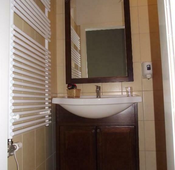 标准单人间, Oazis Panzió