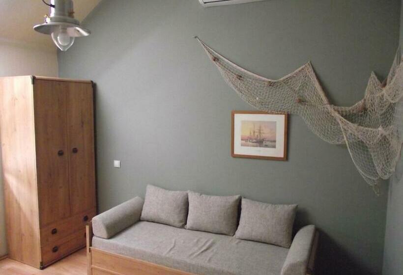 标准单人间, Oazis Panzió