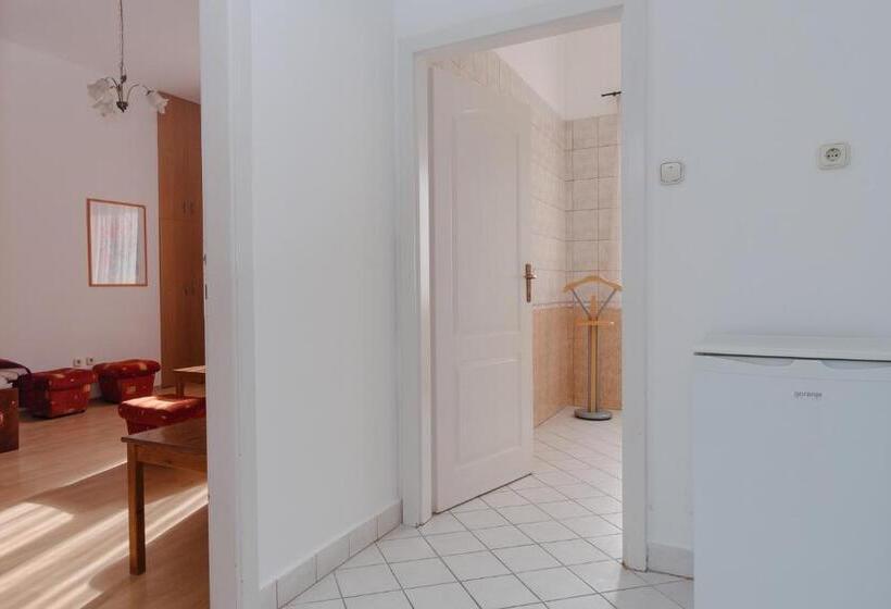 标准间, Oazis Panzió