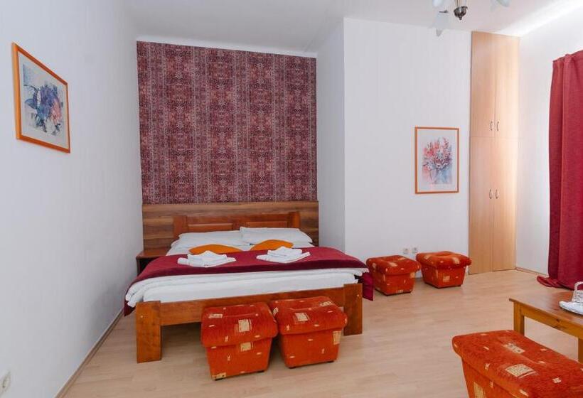 标准间, Oazis Panzió