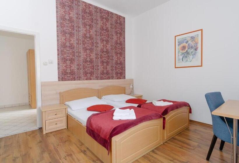 标准间, Oazis Panzió