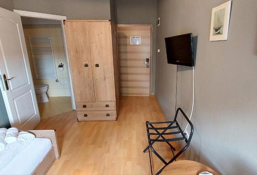 Habitación Estándar Individual, Oazis Panzió