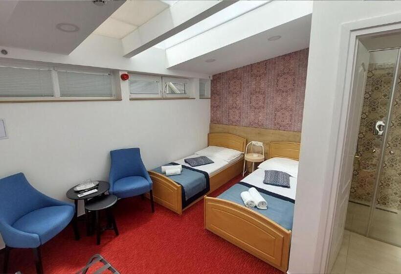 标准间, Oazis Panzió