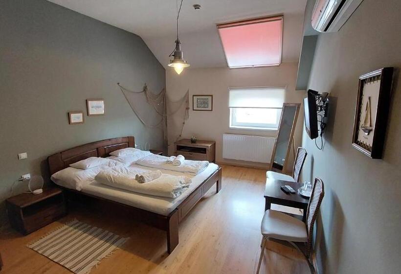 标准间, Oazis Panzió