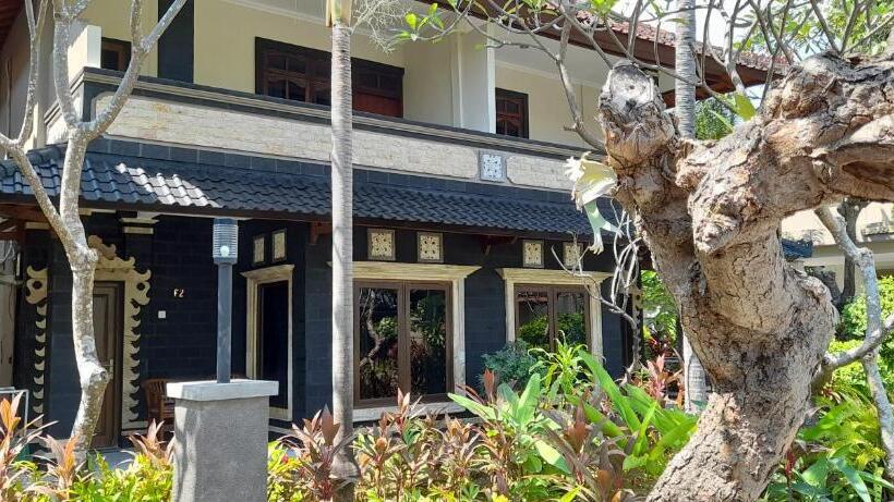 חדר משפחתי, Puri Bali