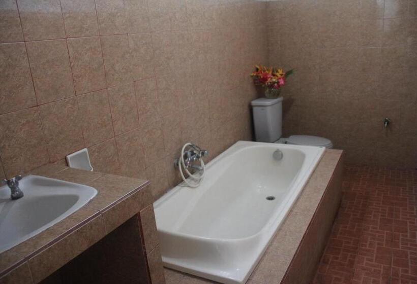 חדר משפחתי, Puri Bali