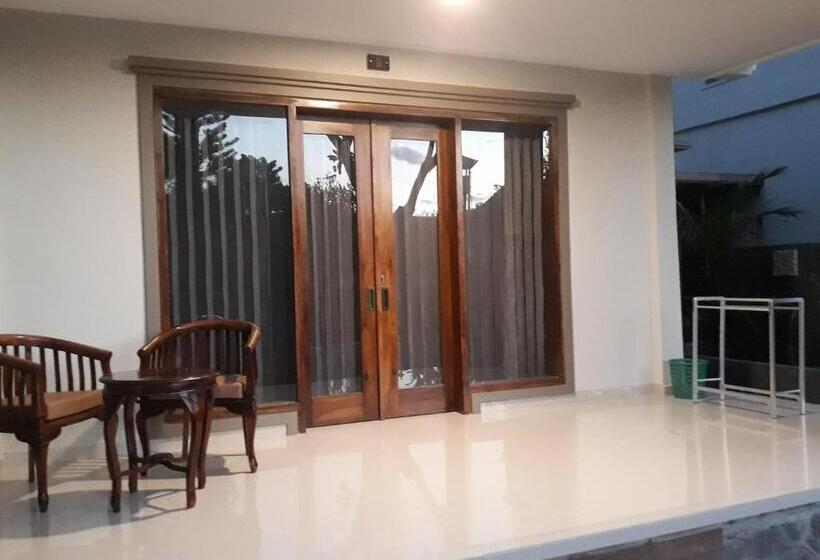 חדר דלוקס לשלושה, Puri Bali