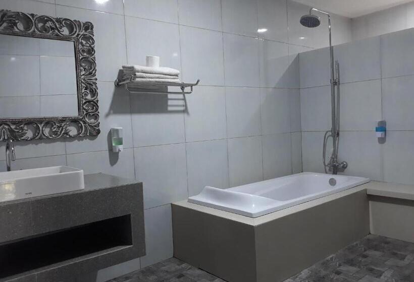 חדר דלוקס לשלושה, Puri Bali