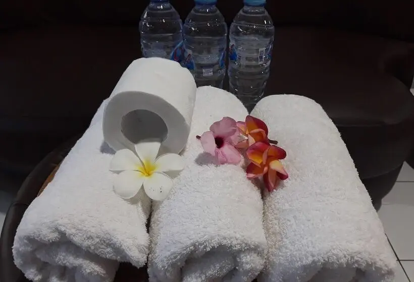 اتاق لوکس سه تخته, Puri Bali