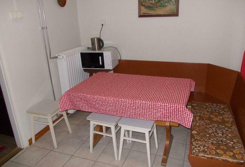 דירת חדר, Puszta