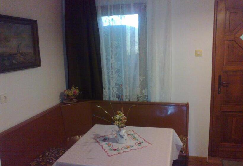 דירת חדר, Puszta