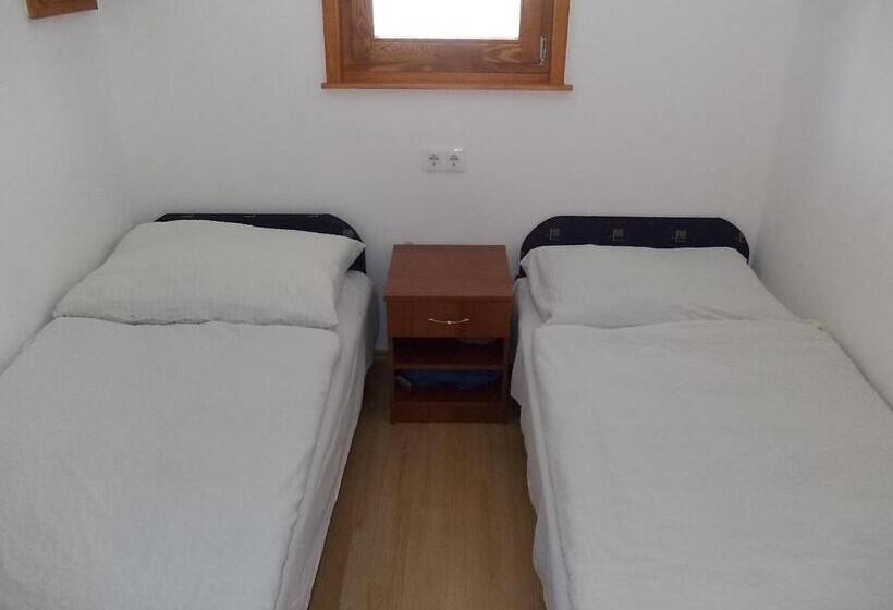 Casa 2 Quartos, Puszta