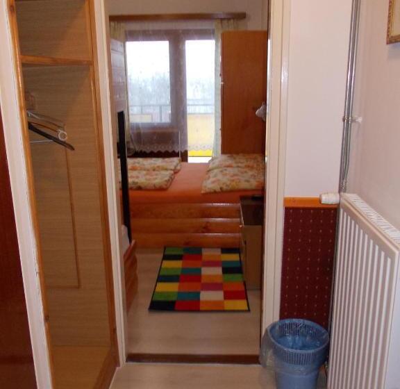 חדר משפחתי, Puszta