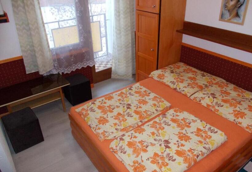 חדר משפחתי, Puszta