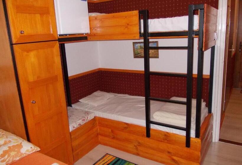 חדר משפחתי, Puszta