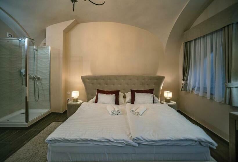 디럭스 자쿠지룸, Régi Posta étterem és Fogadó