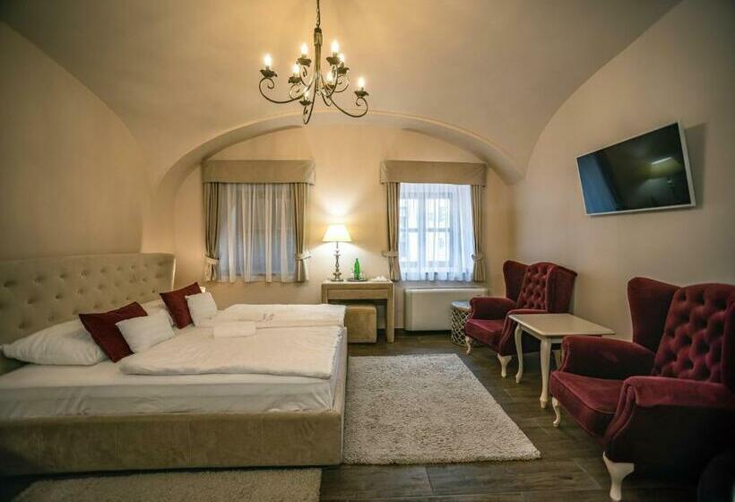 디럭스 자쿠지룸, Régi Posta étterem és Fogadó