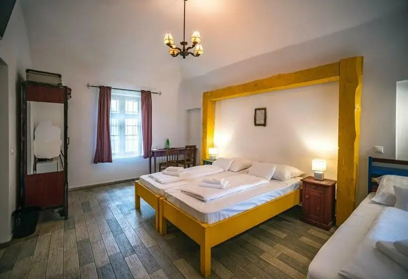 Standard Kolmen Hengen Huone, Régi Posta étterem és Fogadó